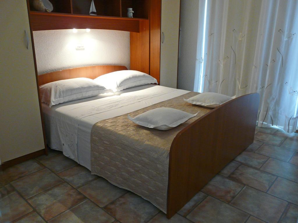 Apartments Lozina Drvenik  Room photo